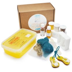 Kit zur Herstellung von handgemachter Peeling-Seife.